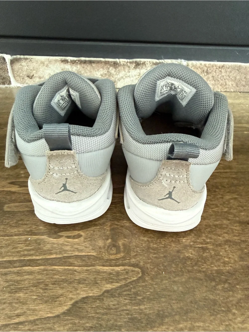 Jordan Stay Loyal 3 Wolf Grey Toddler Velcro Sneaker US 7C